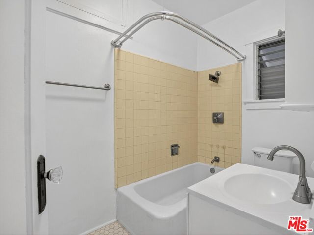 2565 Glen Green Street, Los Angeles CA: https://media.crmls.org/mediaz/1c1b12ff-1eec-441f-bde4-f109bb01bd4b.jpg