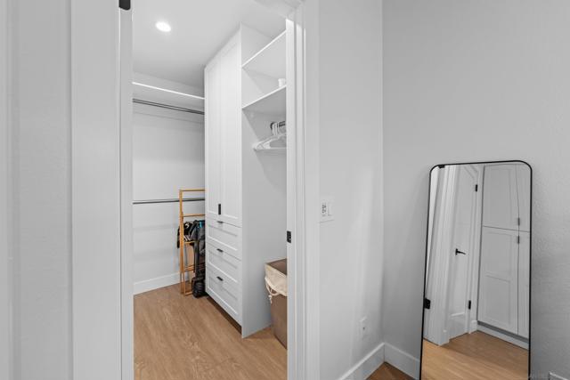 510 Camino De La Reina, San Diego CA: https://media.crmls.org/mediaz/1c1b2f3d-4f92-4fae-a00a-d0f284ec94b5.jpg