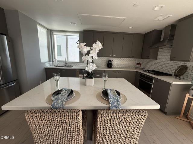 11594 Riverside Drive, Valley Village CA: https://media.crmls.org/mediaz/1c1b5a16-5485-432e-a9b5-2bbf24c333b9.jpg