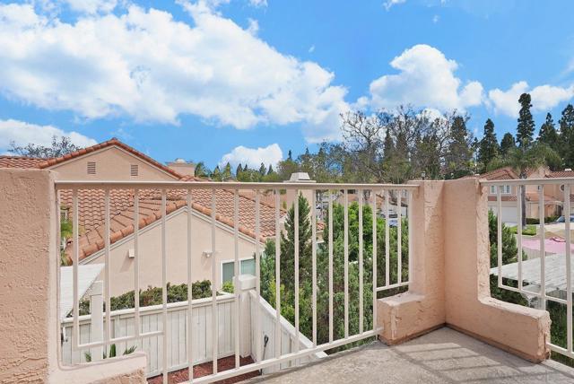 731 Edgewater Dr, Chula Vista CA: https://media.crmls.org/mediaz/1c1c0ea1-2289-4c74-9668-a6ad2ac0f96c.jpg