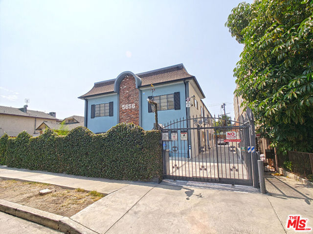 5656 La Mirada Avenue, Los Angeles CA: https://media.crmls.org/mediaz/1c1c7c2a-6dff-46d8-86b7-df9c26c21822.jpg