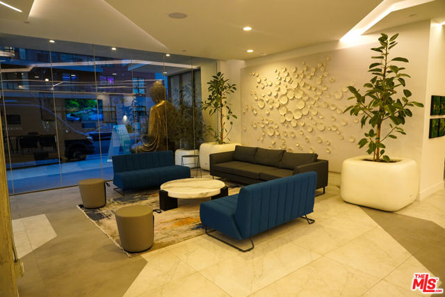 414 N Orange Street, Glendale CA: https://media.crmls.org/mediaz/1c1c7e8b-52f7-44f6-b0dc-317383093590.jpg