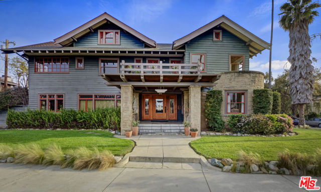 2102 W 24th Street, Los Angeles CA: https://media.crmls.org/mediaz/1c1ccbf5-7c31-4e8b-990c-c158df5fc359.jpg