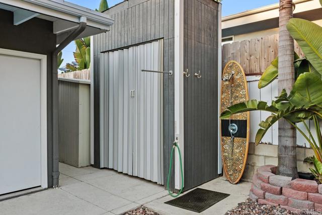 773 Puebla Street, Encinitas CA: https://media.crmls.org/mediaz/1c1cd430-5ced-4f10-9f33-9495ac6f8692.jpg