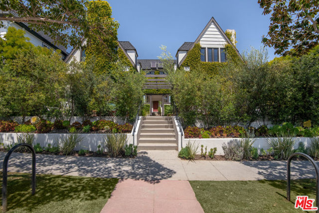 921 16th Street, Santa Monica CA: https://media.crmls.org/mediaz/1c1d0863-d966-4875-bc76-c45ce6ff7c22.jpg