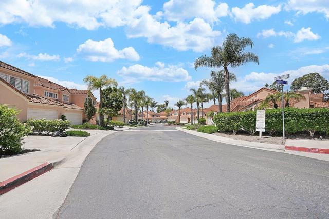 731 Edgewater Dr, Chula Vista CA: https://media.crmls.org/mediaz/1c1d4327-8f1e-451c-bca2-fbf40857d274.jpg