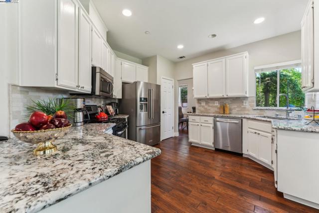 1159 Vintner Pl, Livermore CA: https://media.crmls.org/mediaz/1c1d7b30-84ae-47a0-a546-7c28dee1b51d.jpg