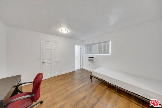 1286 W 39th Place, Los Angeles CA: https://media.crmls.org/mediaz/1c1d8add-5ba5-4ac3-88a4-389c030143b0.jpg