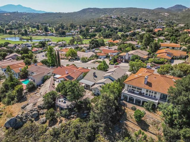 15549 Vista Vicente Dr, Ramona CA: https://media.crmls.org/mediaz/1c1d8e8a-015b-4bc4-8f9a-87c831ab1d37.jpg
