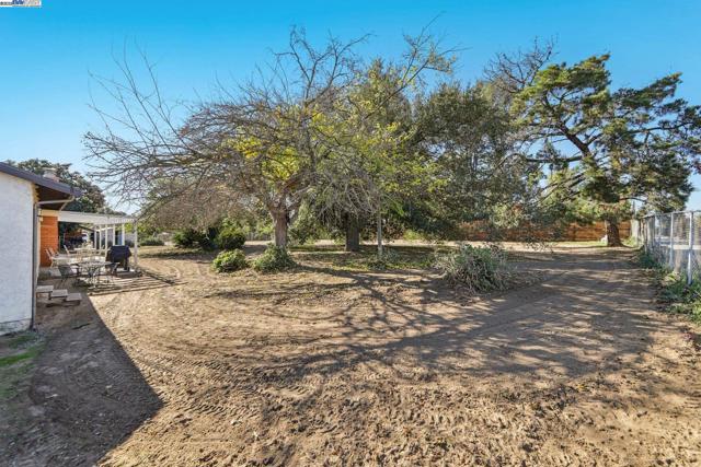 4807 Live Oak Ave, Oakley CA: https://media.crmls.org/mediaz/1c1dd0b6-731e-4ba0-bc38-1ba91047b363.jpg