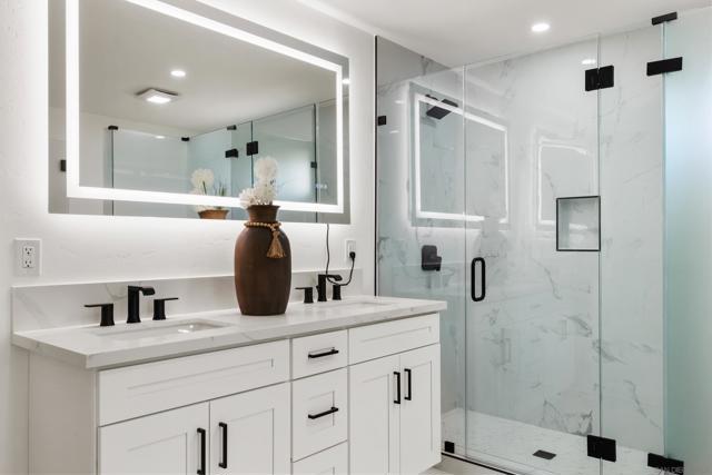 2537 Davis Ave, Carlsbad CA: https://media.crmls.org/mediaz/1c1edca4-fc60-4dcd-a24b-76f55910d25e.jpg