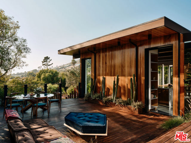 5637 Busch Drive, Malibu CA: https://media.crmls.org/mediaz/1c1ef621-efef-4df5-a52d-5253b808b820.jpg