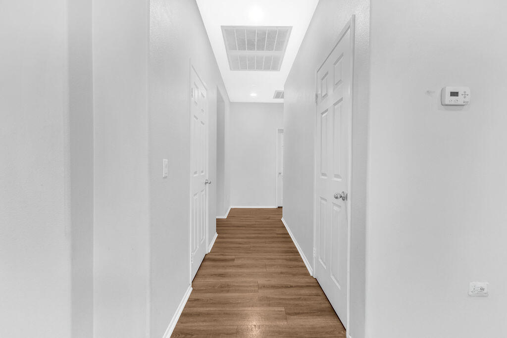 https://media.crmls.org/mediaz/1c1f2e25-f139-4ac4-a10a-0e44414c572c.jpg?preset=X-Large