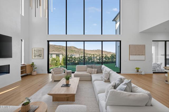 Detail Gallery Image 19 of 77 For 11862 N Hillsborough Ln, Porter Ranch,  CA 91326 - 5 Beds | 5/1 Baths