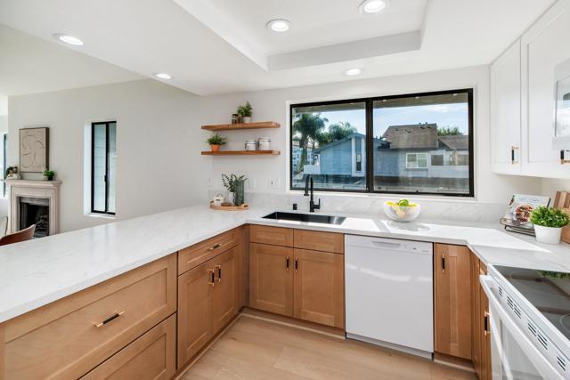Detail Gallery Image 13 of 47 For 4085 Crystal Dawn Ln #201,  San Diego,  CA 92122 - 2 Beds | 2 Baths