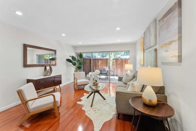 1101 Continentals Way, Belmont CA: https://media.crmls.org/mediaz/1c20468e-5919-466f-a1ef-300c2bfb1c4a.jpg