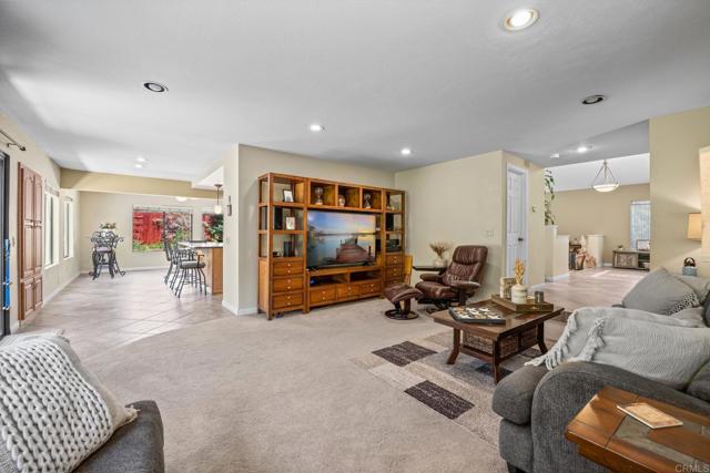 10965 Elderwood Ct, Scripps Miramar CA: https://media.crmls.org/mediaz/1c209ef2-dbd5-40a5-a3c3-50be0f69db87.jpg