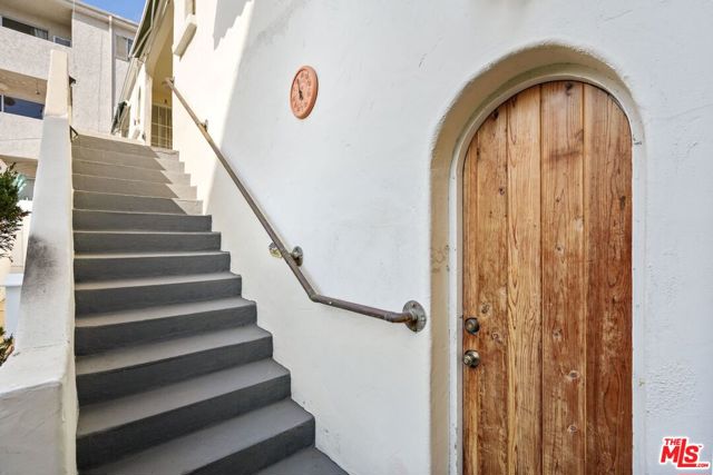1027 12th Street, Santa Monica CA: https://media.crmls.org/mediaz/1c217ea5-0aba-45a1-a83d-63652c62c199.jpg