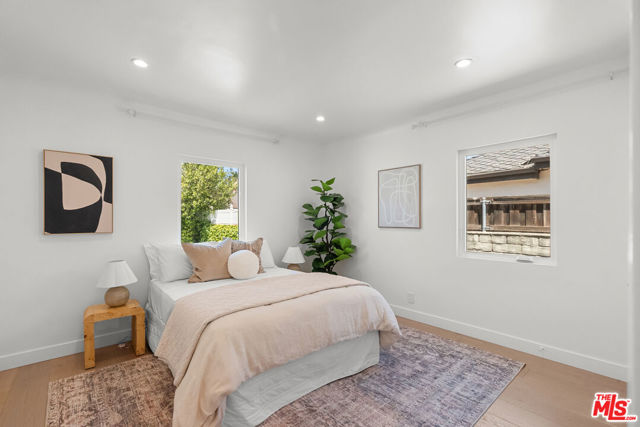 10531 Woodbridge Street, Toluca Lake CA: https://media.crmls.org/mediaz/1c23e750-0ef3-4d10-a249-15aad0660dc2.jpg