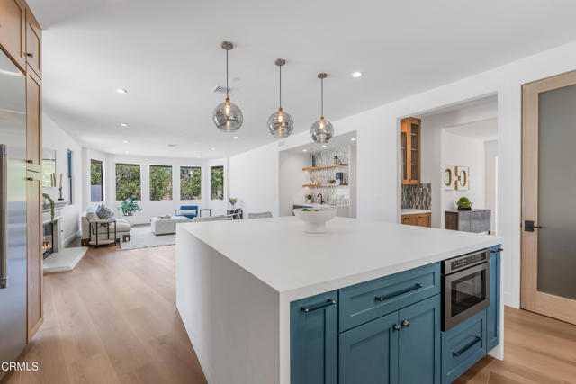 265 W Kelly Road, Thousand Oaks CA: https://media.crmls.org/mediaz/1c23f5a3-fd2e-4438-b815-73860004cab1.jpg