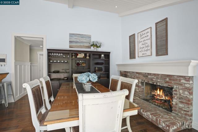 24 Ray Ct, Alamo CA: https://media.crmls.org/mediaz/1c24077d-b49d-452e-91e1-b683d01f3d64.jpg
