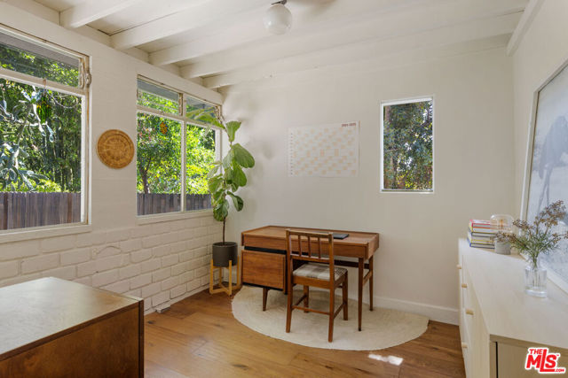 632 Museum Drive, Los Angeles CA: https://media.crmls.org/mediaz/1c24148e-56dd-48a3-b682-3cd3958ccbe9.jpg