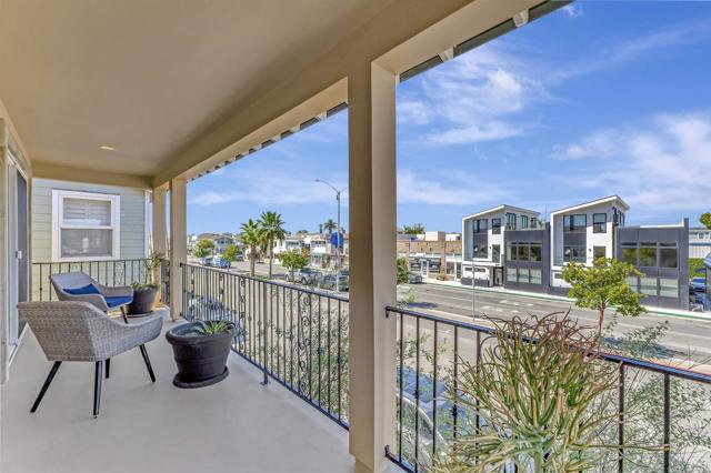 Detail Gallery Image 31 of 44 For 509 W Balboa Bld, Newport Beach,  CA 92661 - 3 Beds | 3/1 Baths