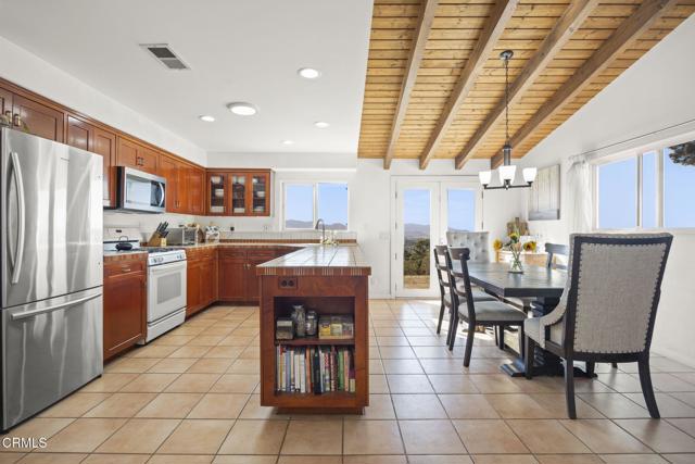 400 Alosta Drive, Camarillo CA: https://media.crmls.org/mediaz/1c24b9b9-f22b-409f-9d43-3a65ea8b2ae5.jpg