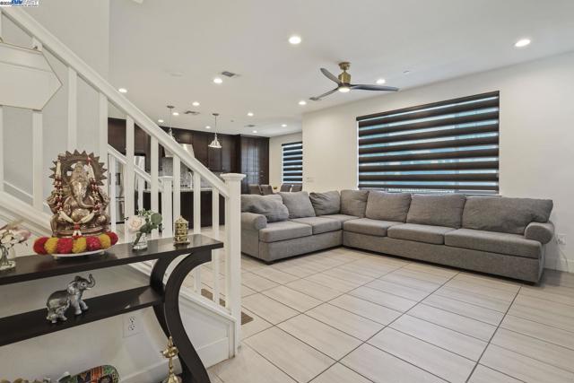 1205 S Ross Ct, Mountain House CA: https://media.crmls.org/mediaz/1c24f391-a2e7-40f4-a9a3-4cb3a8334558.jpg