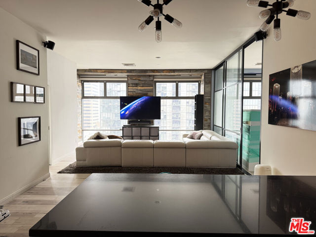 801 S Grand Avenue, Los Angeles CA: https://media.crmls.org/mediaz/1c2550e8-4625-4935-aaab-ed734dcd59ab.jpg