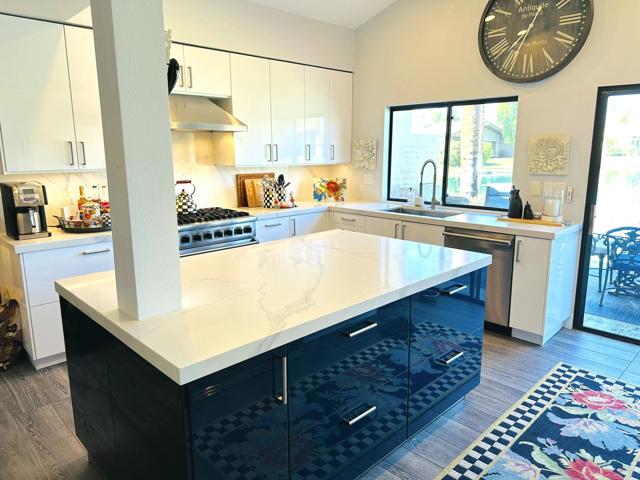 107 Tanglewood Trail, Palm Desert CA: https://media.crmls.org/mediaz/1c257c30-1d65-4c9a-b866-6173740692f5.jpg