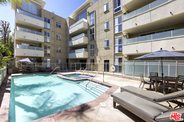 4949 Genesta Avenue, Encino CA: https://media.crmls.org/mediaz/1c268722-5cc8-4050-b569-4111fef6a5ea.jpg