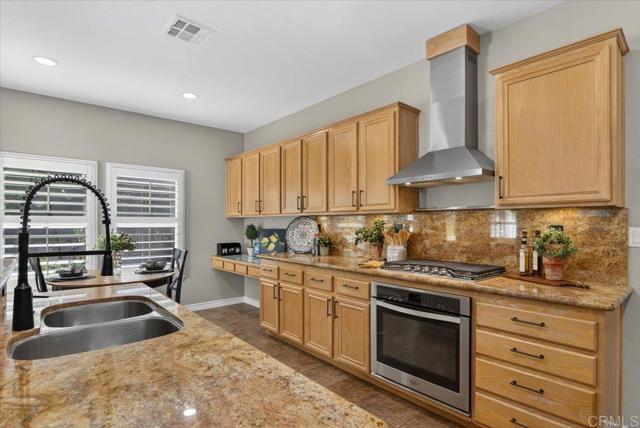 Detail Gallery Image 15 of 42 For 161 Willow Meadow Pl, Escondido,  CA 92027 - 3 Beds | 3 Baths