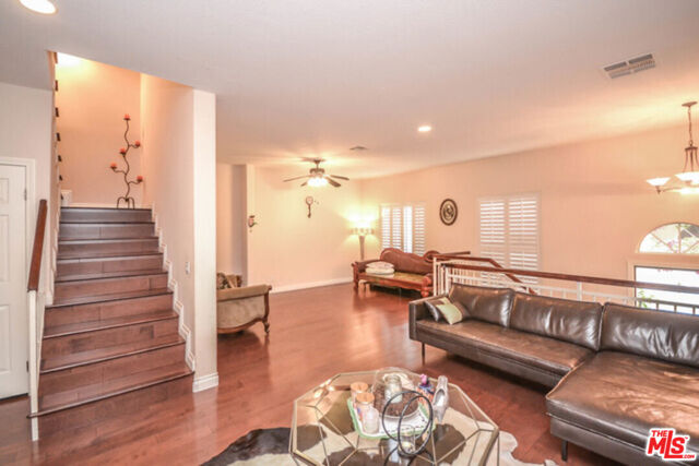 4516 Ramsdell Avenue, La Crescenta CA: https://media.crmls.org/mediaz/1c269f9f-d2f9-4110-bd25-fe72cfd99471.jpg