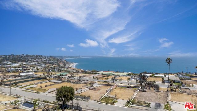 18428 Clifftop Way, Malibu CA: https://media.crmls.org/mediaz/1c26e3d0-ac21-4741-885a-779ae11c2568.jpg