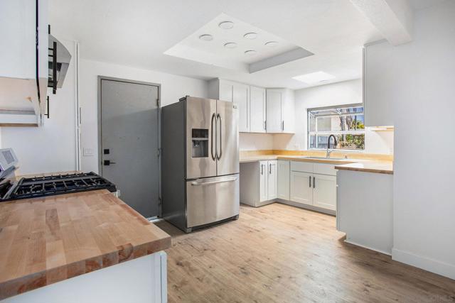 634 Spruce Ave, Imperial Beach CA: https://media.crmls.org/mediaz/1c26f65f-8e77-43ee-b402-02d4243f76b9.jpg