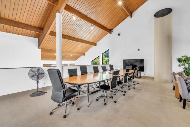 1 Appian Way, South San Francisco CA: https://media.crmls.org/mediaz/1c271c23-821e-478a-b9db-73451e3916c4.jpg