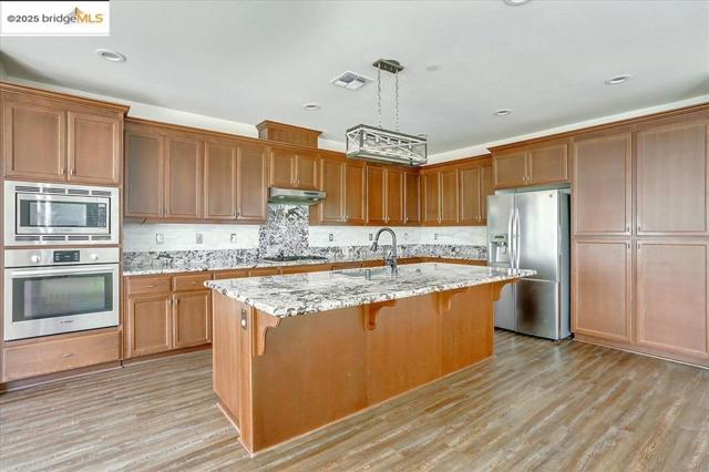809 BLUESTONE DR, Oakley CA: https://media.crmls.org/mediaz/1c272e52-ab5d-468b-9598-2c3568990dd2.jpg