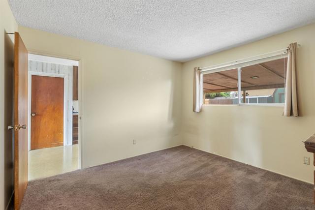 1271 Bosworth St, El Cajon CA: https://media.crmls.org/mediaz/1c277e44-2eff-4a9d-a623-7dcec05e47ef.jpg
