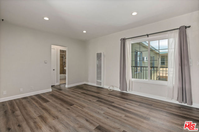 1330 S Barrington Avenue, Los Angeles CA: https://media.crmls.org/mediaz/1c27d603-bb1f-4ee7-b13d-35ef0bf91938.jpg