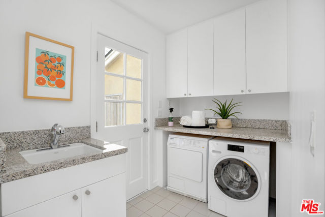 968 Kenfield Avenue, Los Angeles CA: https://media.crmls.org/mediaz/1c2817e8-3976-4c33-b67a-2317019217c7.jpg