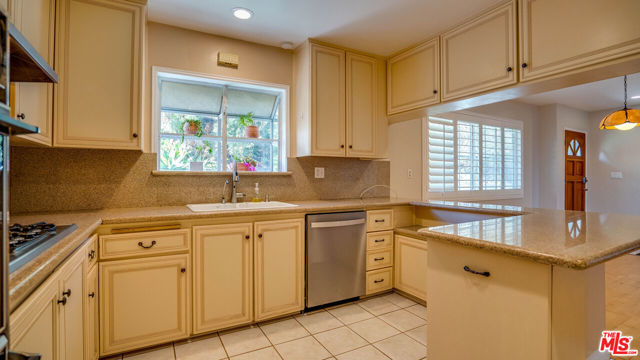 9631 CRYSTAL VIEW Drive, Tujunga CA: https://media.crmls.org/mediaz/1c28ab6f-ec12-49ef-9ef4-dd2d13d032ed.jpg