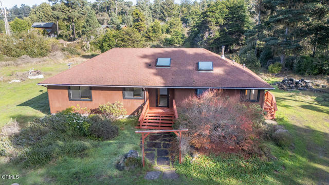 18391 Old Coast Highway, Fort Bragg CA: https://media.crmls.org/mediaz/1c292a36-10db-4ebc-a2b2-31b0946464be.jpg