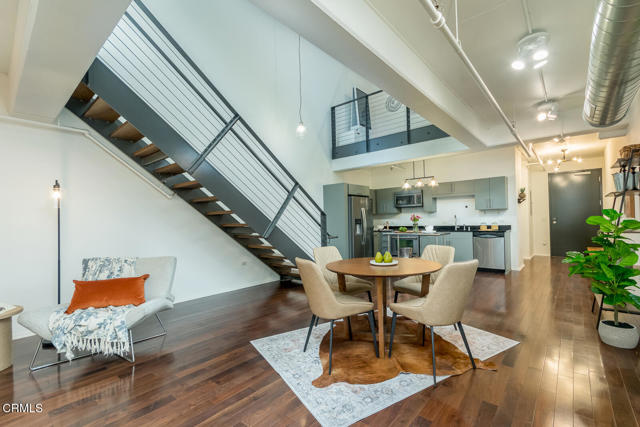 510 S Hewitt Street, Los Angeles CA: https://media.crmls.org/mediaz/1c295d3e-3777-4a95-9fde-c1ba568b2dfc.jpg