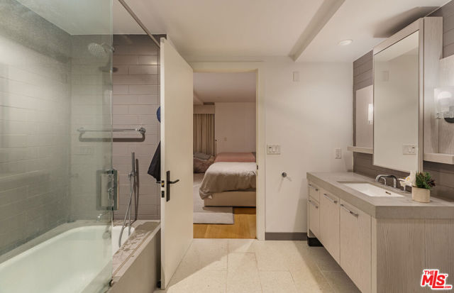 10777 Wilshire Boulevard, Los Angeles CA: https://media.crmls.org/mediaz/1c2a5c60-a3e4-4d18-bbfa-a7f94ddea165.jpg