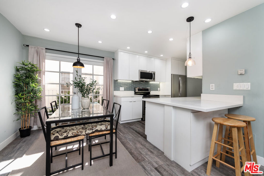 1145 Larrabee Street #6