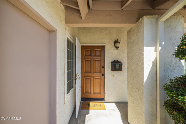 1569 Burning Tree Drive, Thousand Oaks CA: https://media.crmls.org/mediaz/1c2ada5b-3c7f-4fe0-813b-463b67d5cac6.jpg