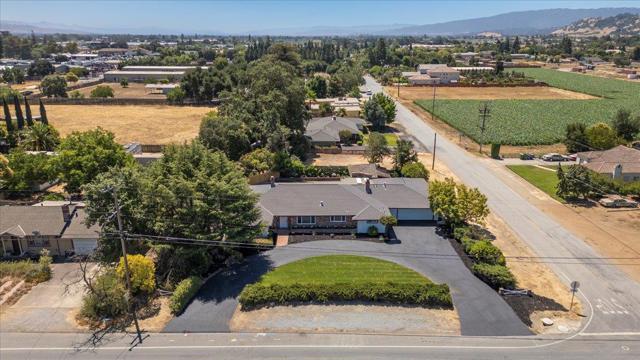 190 W San Martin Avenue, San Martin CA: https://media.crmls.org/mediaz/1c2b3965-cb53-4edf-93b8-d9c284ac75a7.jpg