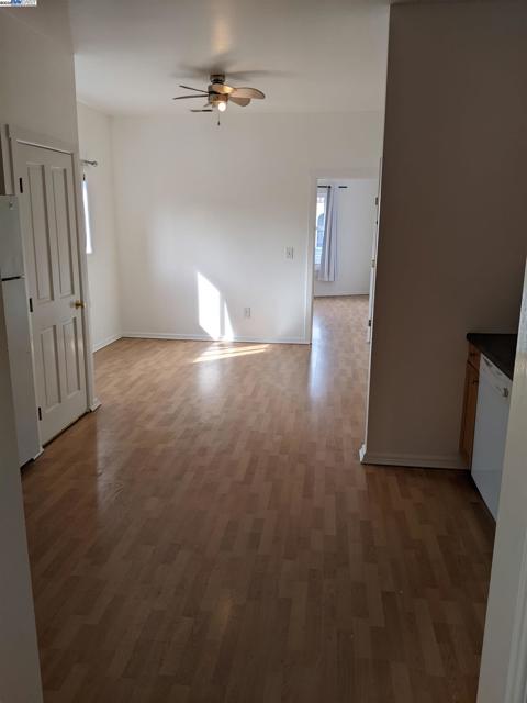 2622 Kingsland Ave, Oakland CA: https://media.crmls.org/mediaz/1c2bd096-8201-4d6c-89d9-12ce79b01f1b.jpg