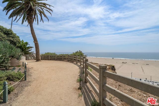 446 San Vicente Boulevard, 106 photo 32